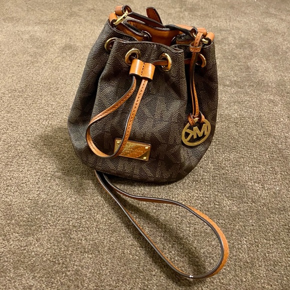 Michael Kors Crossover Bag (w/ tightenable strap!) - Picture 7 of 8